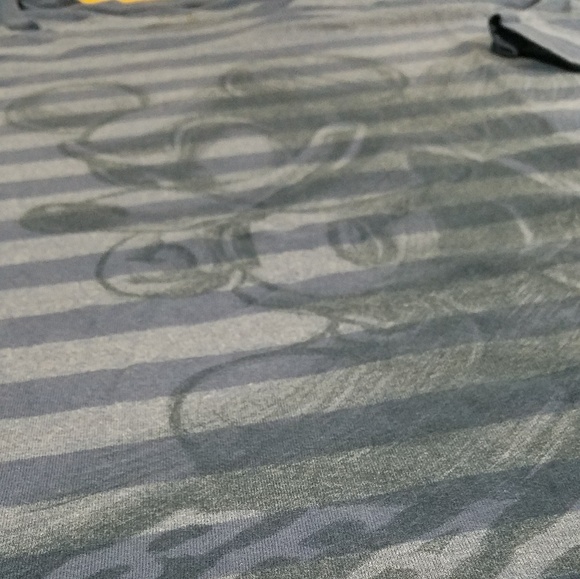 Disney Mickey Mouse Men's T-Shirt - Picture 2 of 3